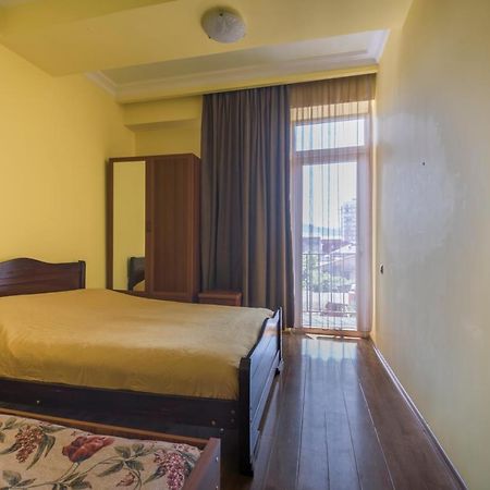 Apartment Chavchavadze Batumi Exterior photo