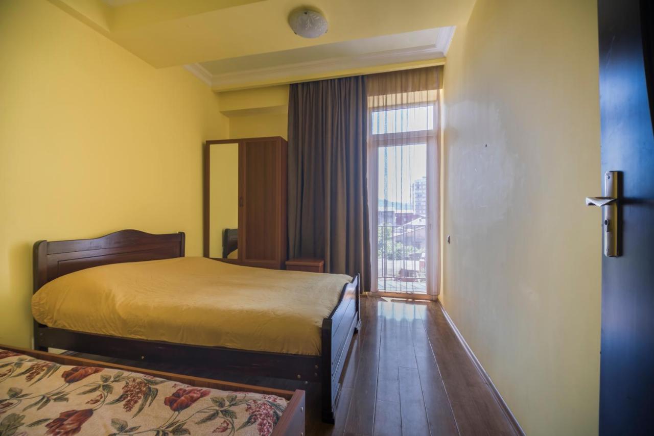Apartment Chavchavadze Batumi Exterior photo